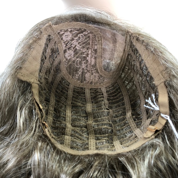 NWT Rene of Paris Evanna Ice Blonde Wavy Bob Lace Front Wig